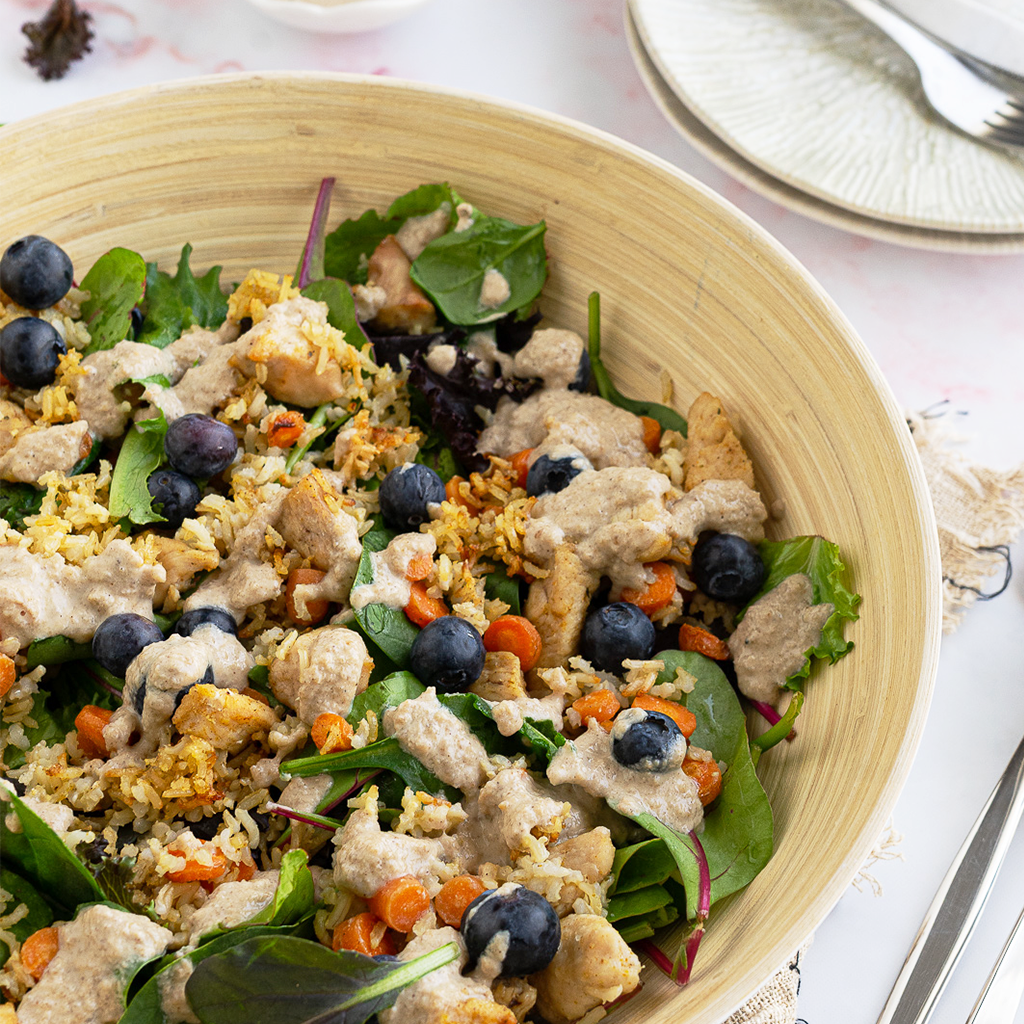 Salada Balance de Frango e Cenoura Crocante com Molho de Sésamo