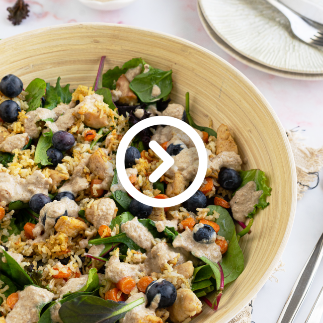 Salada Balance de Frango e Cenoura Crocante com Molho de Sésamo