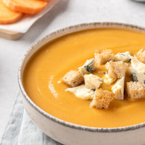 Sopa de Batata-Doce com Cenoura e Queijo